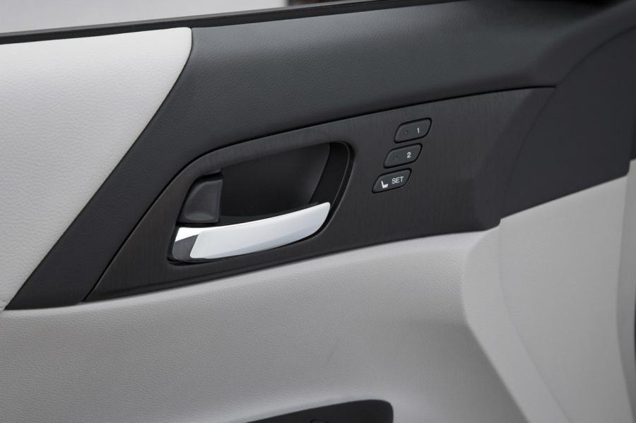  Honda Accord EX-L Sedan 2013 года  (фото 8 из 83)